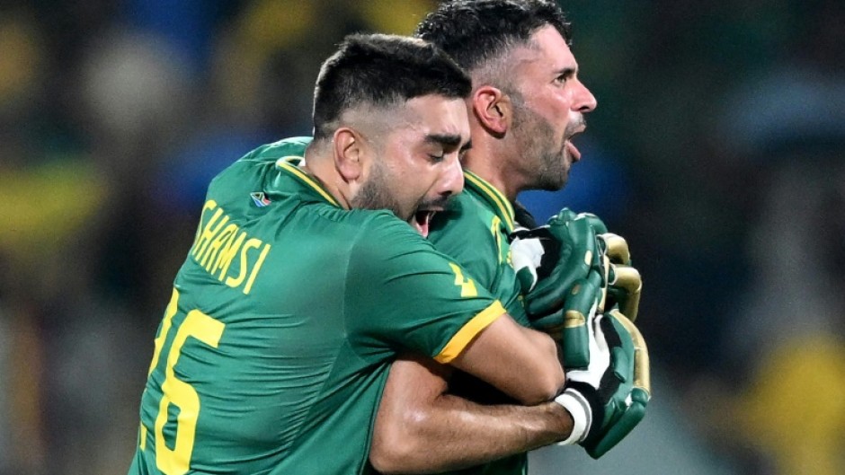 Tabraiz Shamsi (L) and Keshav Maharaj celebrate after seeing South  Africa to victory over Pakistan