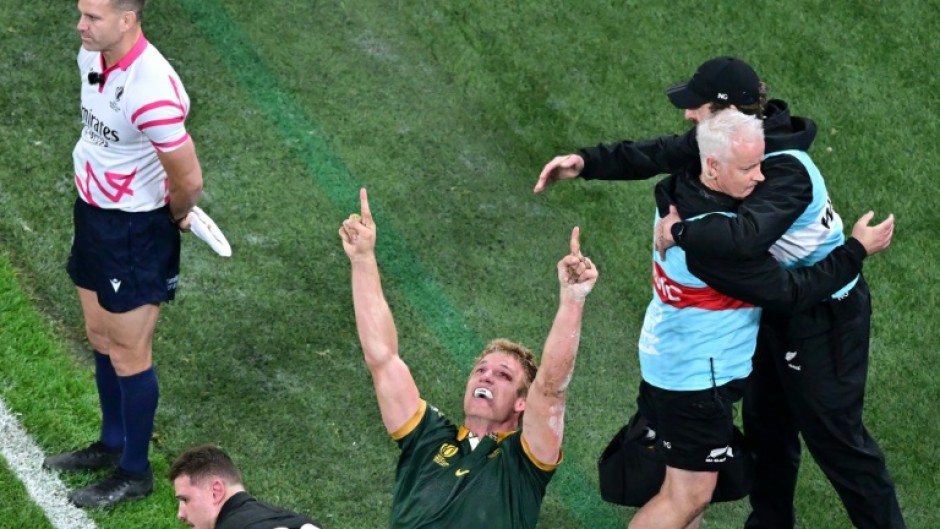 South Africa flanker Pieter-Steph du Toit (C) deservedly won man of the match with a ferocious demonstration of tackling