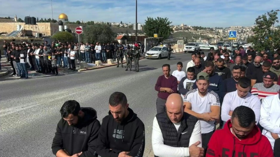 Friday prayers under tight security in East Jerusalem