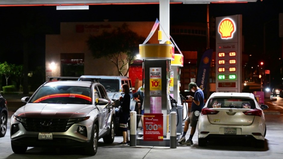 The personal consumption expenditures price index slipped 0.1 percent from October to November, in part as energy costs fell