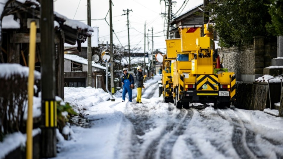 Japanese authorities have warned the weight of the snow could cause more buildings to collapse in the earthquake-hit areas