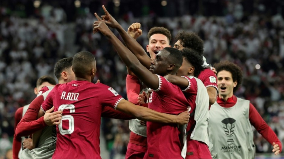 Almoez Ali (C) celebrates with his Qatar teammates after scoring the winner