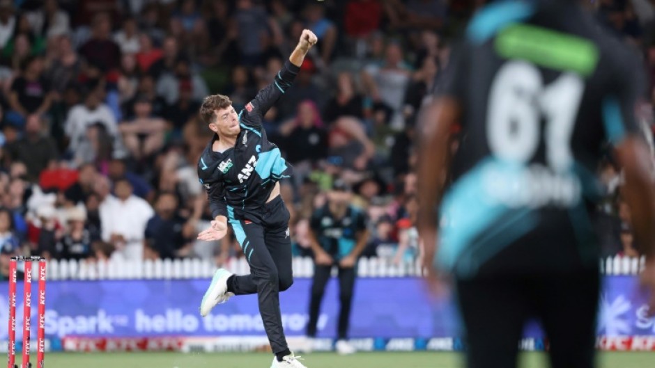  New Zealand captain Mitchell Santner says the Black Caps are underdogs for their three-match Twenty20 series with Australia