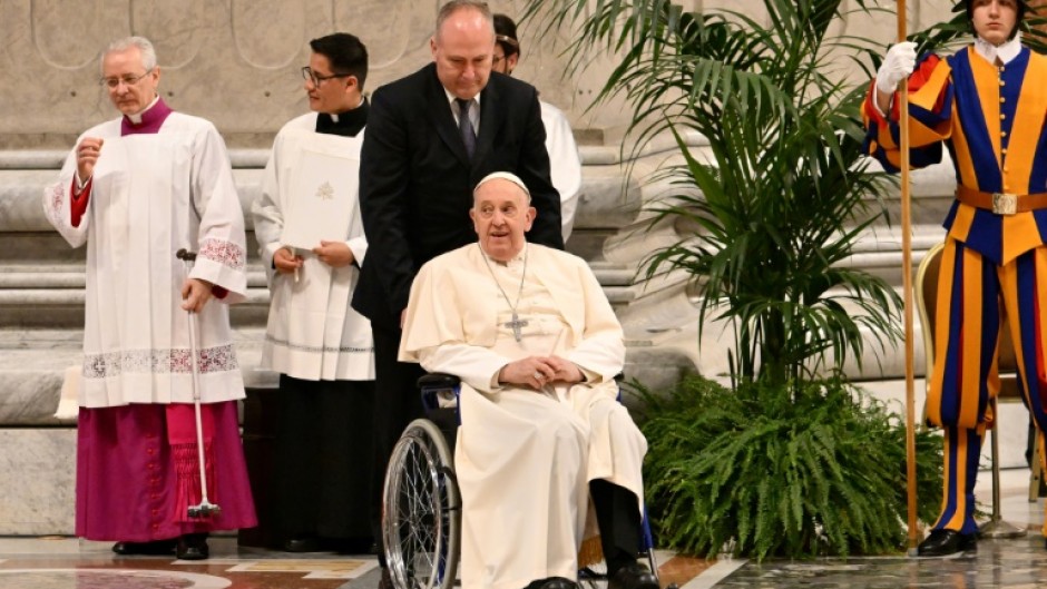 Le pape François après la messe chrismale du Jeudi Saint à la basilique Saint-Pierre, au Vatican, le 28 mars 2024.