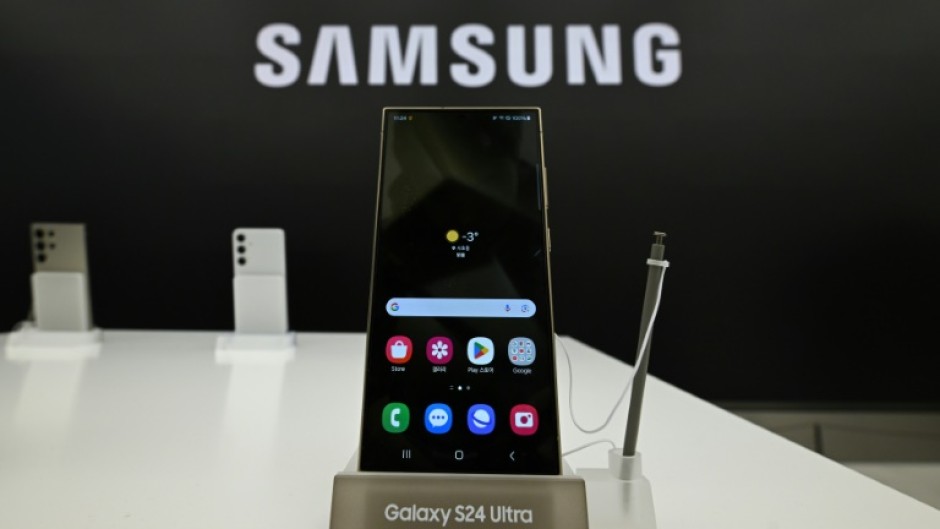 Smartphone market tracker International Data Corporation expects Samsung and Apple will continue to dominate when it comes to high-end smartphones but that pressure will increase from Chinese rivals making more budget priced handsets