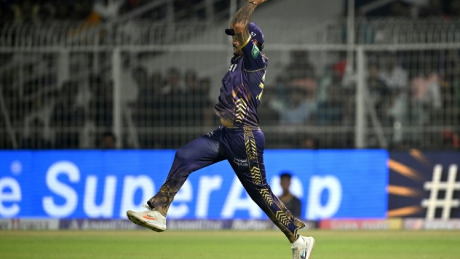 Sunil Narine takes a catch to dismiss Rajasthan Royals captain Sanju Samson 