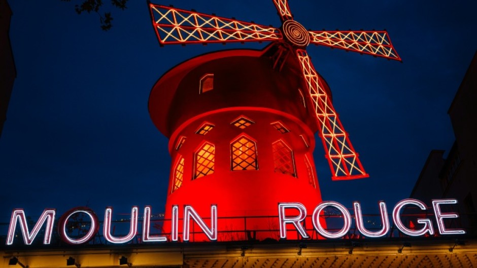 The accident marked the first time the Moulin Rouge's famous blades had fallen off