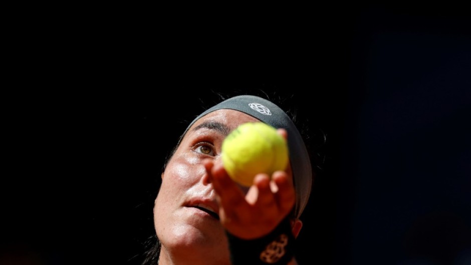 Ons Jabeur serving to Jelena Ostapenko in Madrid