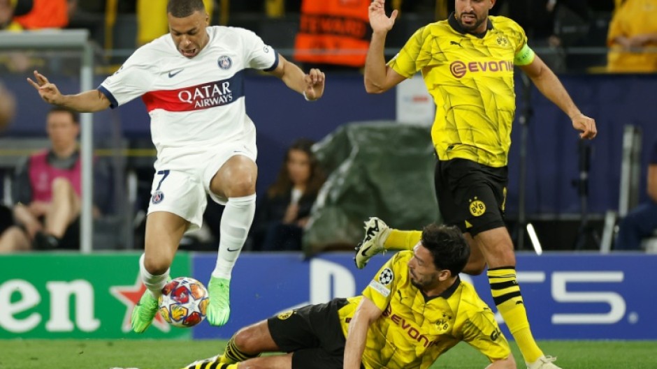 PSG lost the first leg of their Champions League semi-final in Dortmund 1-0