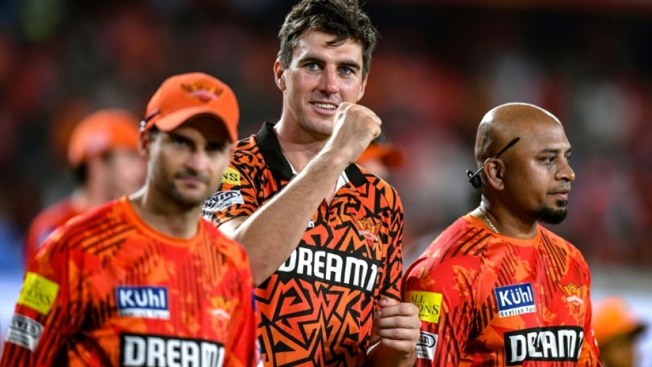 Sunrisers Hyderabad's captain Pat Cummins (centre)