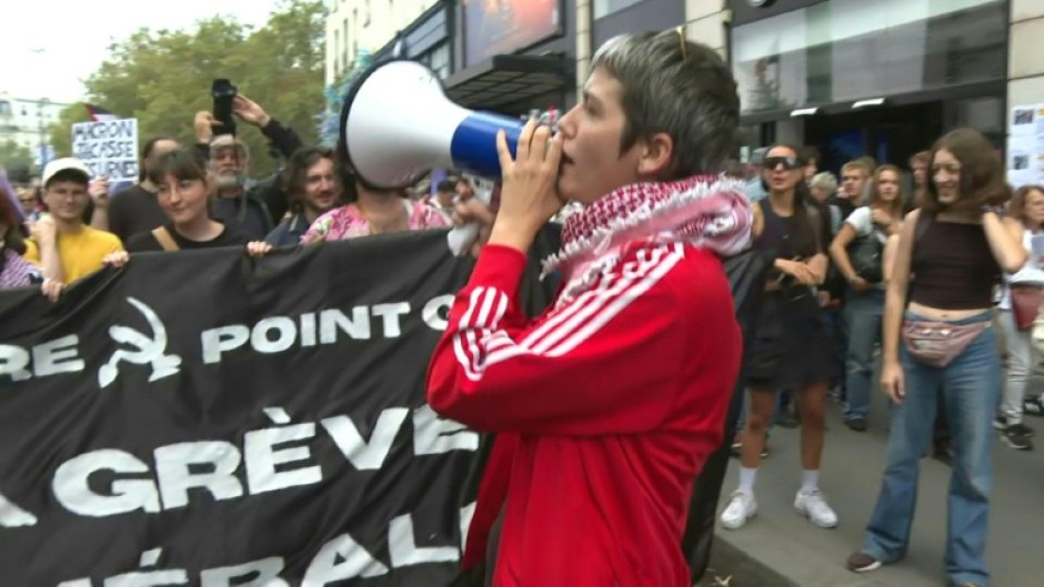 Thousands of demonstrators gathered in Paris to protest against the Macron-Barnier tandem