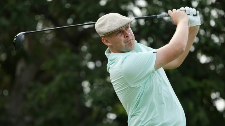 Englishman Hall grabs share of Sony Open lead eNCA