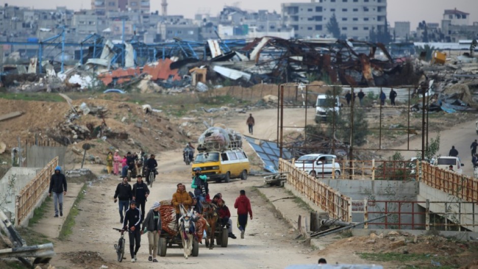 Palestinians cross the Netzarim Corridor as they make their way to the north of Gaza