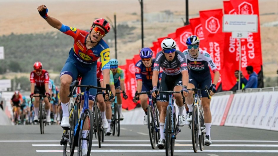 Italian rider Jonathan Milan punches his way to UAE Tour first stage success  
