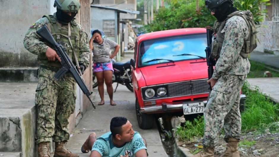Fighting between rival factions of an Ecuadoran drug trafficking gang left at least 22 people dead in the port city of Guayaquil on Thursday