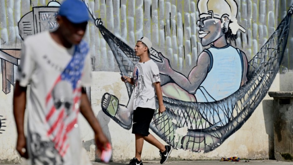 Fighting between rival factions of an Ecuadoran drug trafficking gang left at least 22 people dead in the port of Guayaquil on Thursday