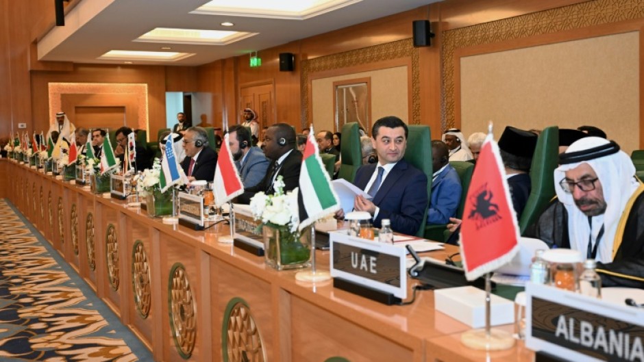 An extraordinary meeting of the the Organisation of Islamic Cooperation has adopted an Arab proposal for rebuilding the Gaza Strip