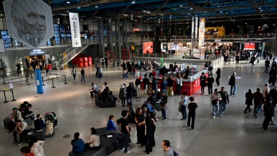 The major renovation of the Pompidou Centre includes getting rid of asbestos in the structure