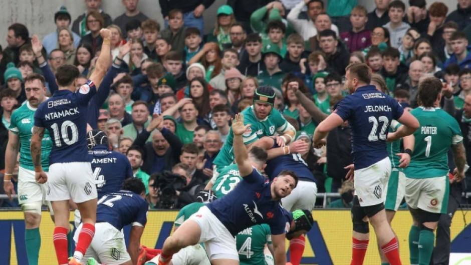 France are favourites to land the Six Nations title after an impressive 42-27 win over Ireland