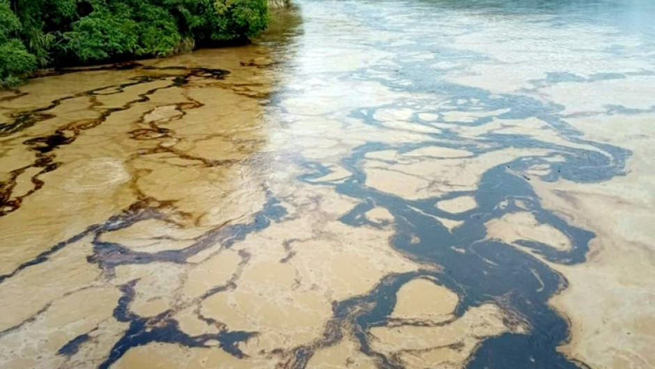 This handout picture from the Ecuadoran municipality of Esmeraldas shows the effects of the oil spill in the Esmeraldas River