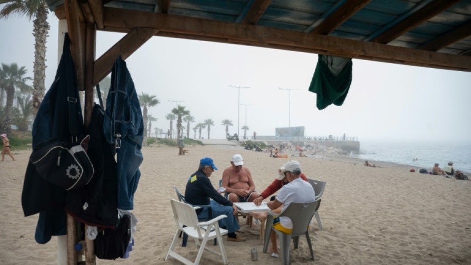 Unusually high winter temperatures across Greece are about to plunge to freezing, dealing a blow to agriculture