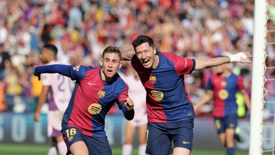 Barcelona striker Robert Lewandowski (R) hit a brace in the win over Girona on Sunday in La Liga