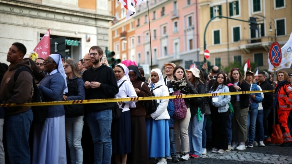 As the first rays of the day rose over the sprawling Baroque plaza, mourners rushed towards empty chairs
