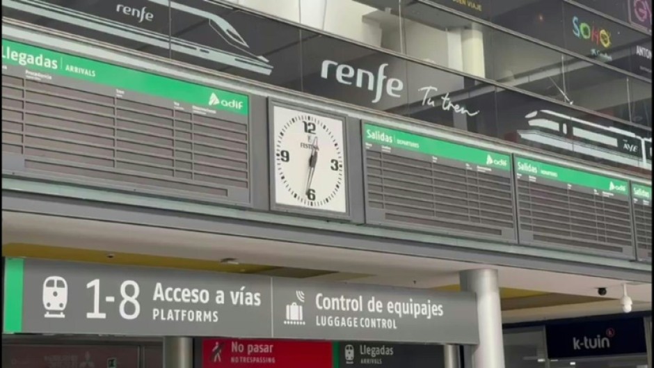 Scene inside Malaga train station as huge blackout hits Spain