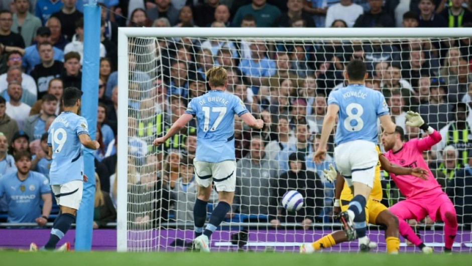 Manchester City's Kevin De Bruyne scores the winner against Wolves