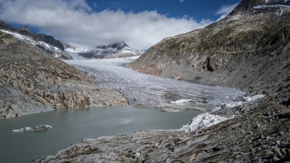 Each spring, experts of the Glacier Monitoring Switzerland group measure snow cover on several glaciers, including the Rhone