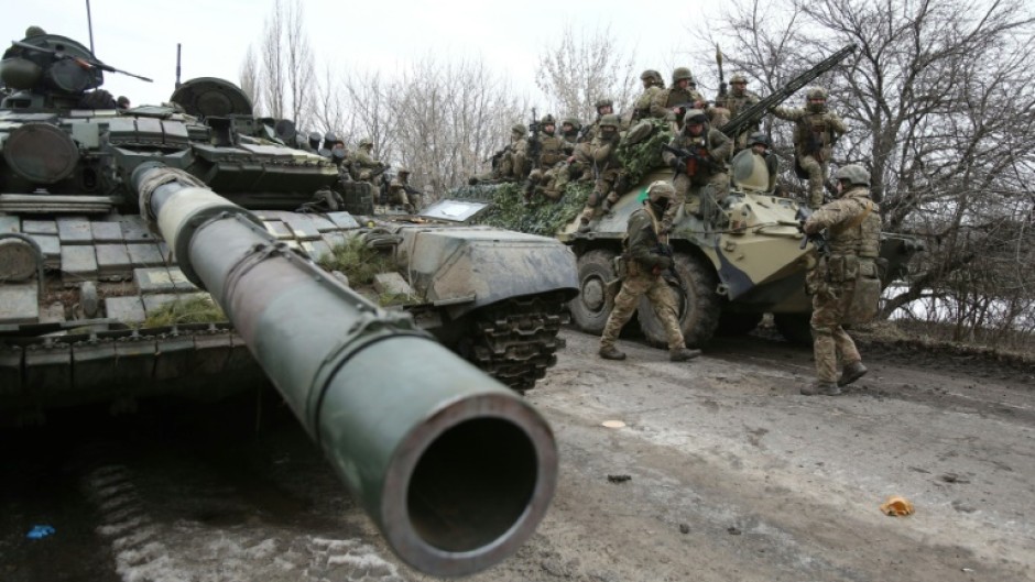Ukrainian servicemen get ready to repel a Russian attack in Lugansk region