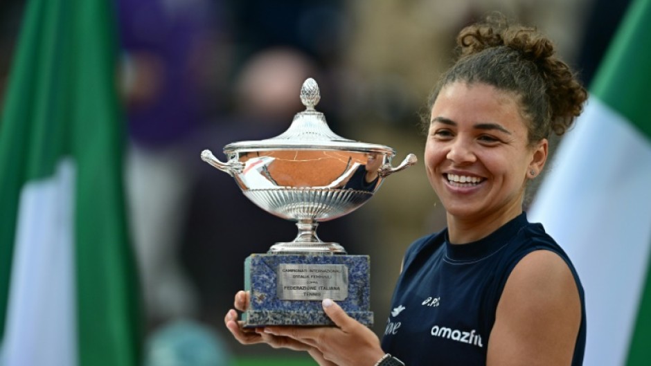 Jasmine Paolini celebrates winning the Italian Open