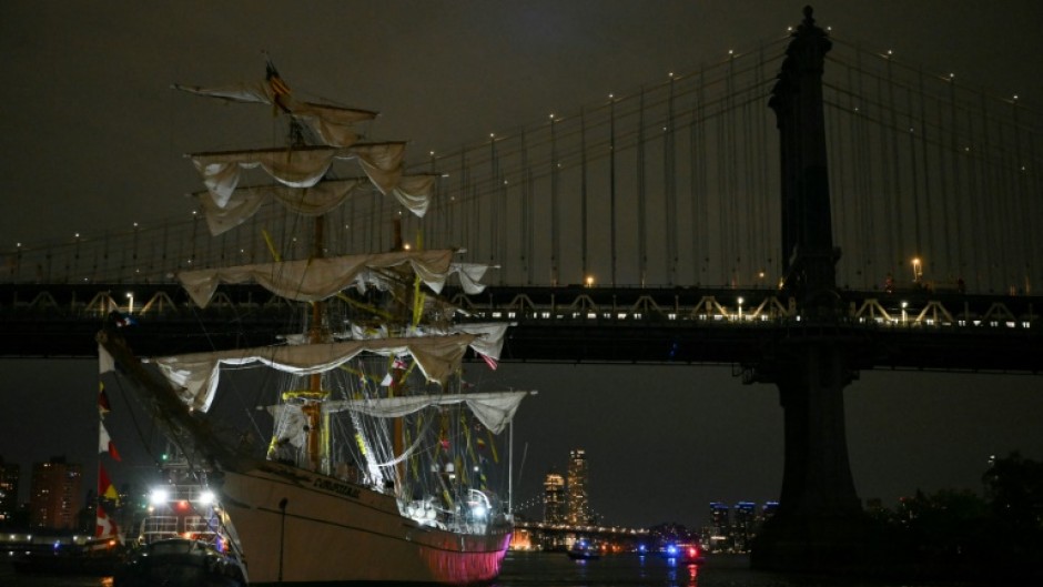 The Mexican Navy training ship snapped all three of its masts as it collided with the Brooklyn Bridge