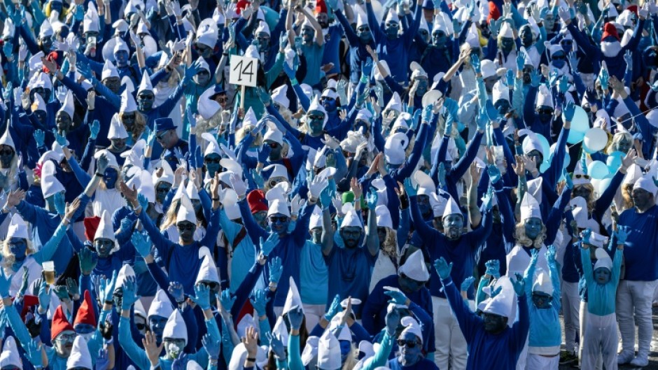 The French town of Landerneau managed to gather more than 3,000 people in smurf disguise