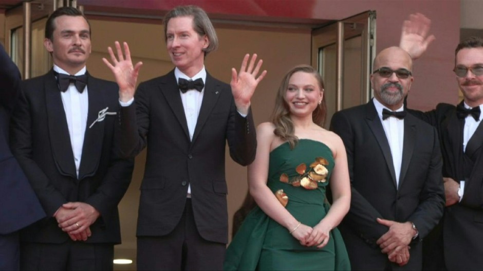 Wes Anderson and cast of 'The Phoenician scheme' on the red carpet
