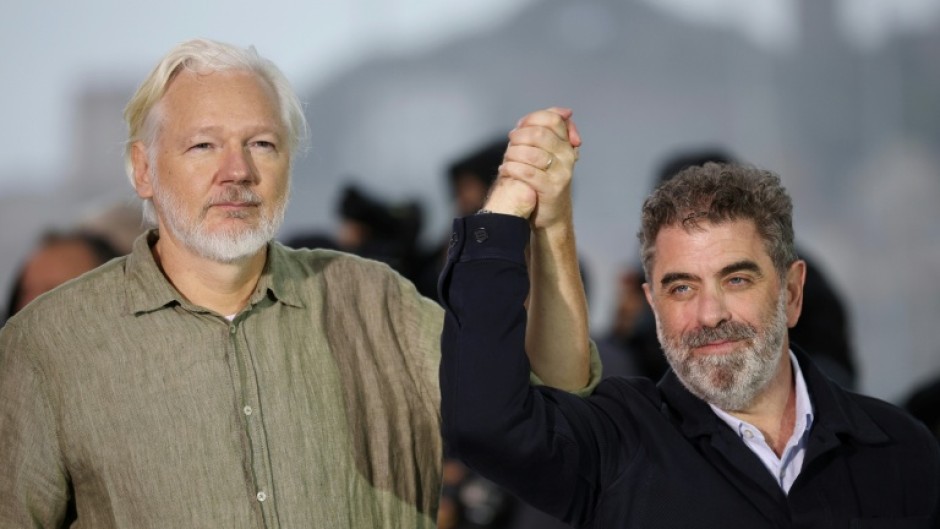 Assange with US filmmaker Eugene Jarecki