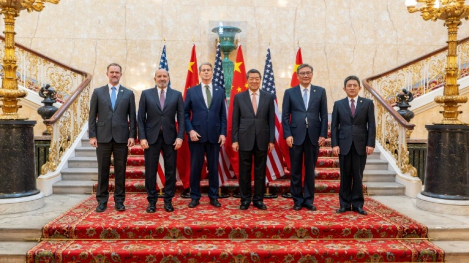 US Trade Representative Jamieson Greer, Commerce Secretary Howard Lutnick, Treasury Secretary Treasury Scott Bessent pose with Chinese Vice Premier He Lifeng, Commerce Minister Wang Wentao, and Vice Commerce Minister Li Chenggang in London