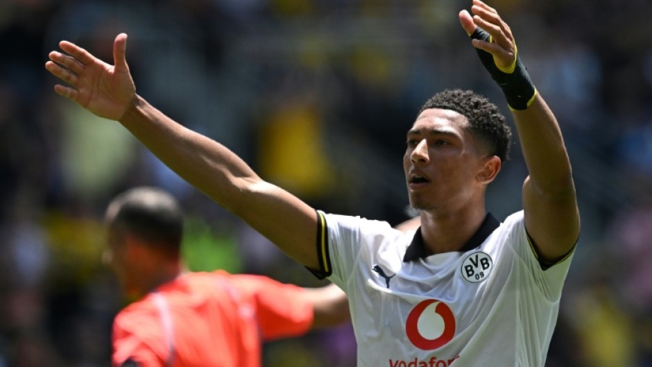 Borussia Dortmund's English midfielder Jobe Bellingham celebrates scoring his team's third goal against the Sundowns
