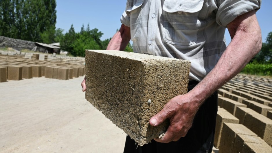 Several initial studies have highlighted the potential economic and environmental benefits of using rice blocks in construction