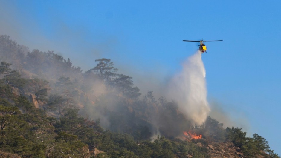 Helicopters dropped water on a wildfire in Ierapetra