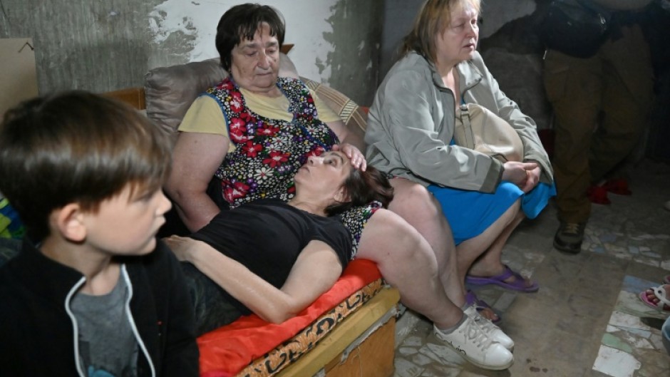 Civilians with their belongings were forced to shelter in a basement amid new air attacks