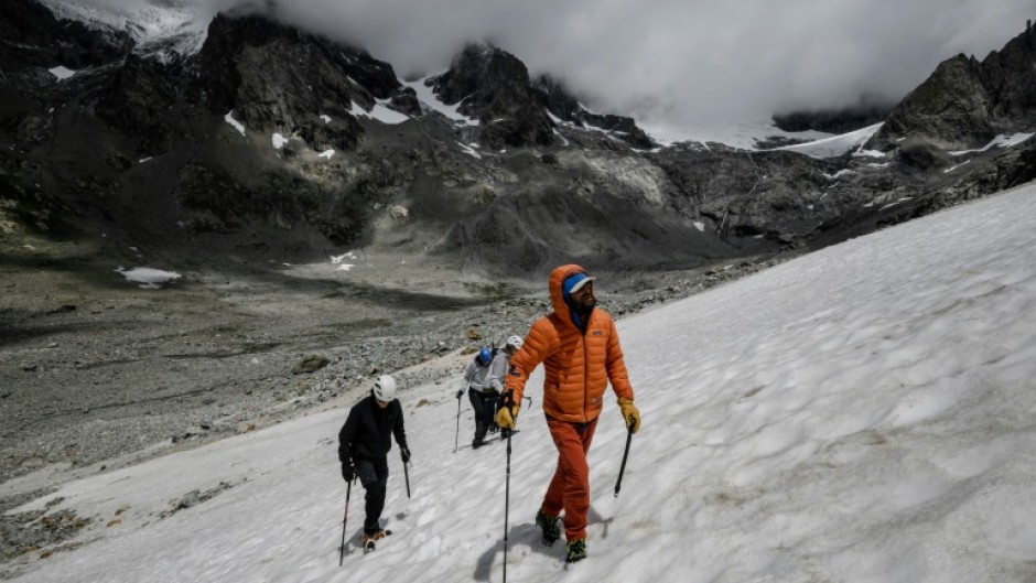 Scientists warn that glaciers could all but disappear by 2100