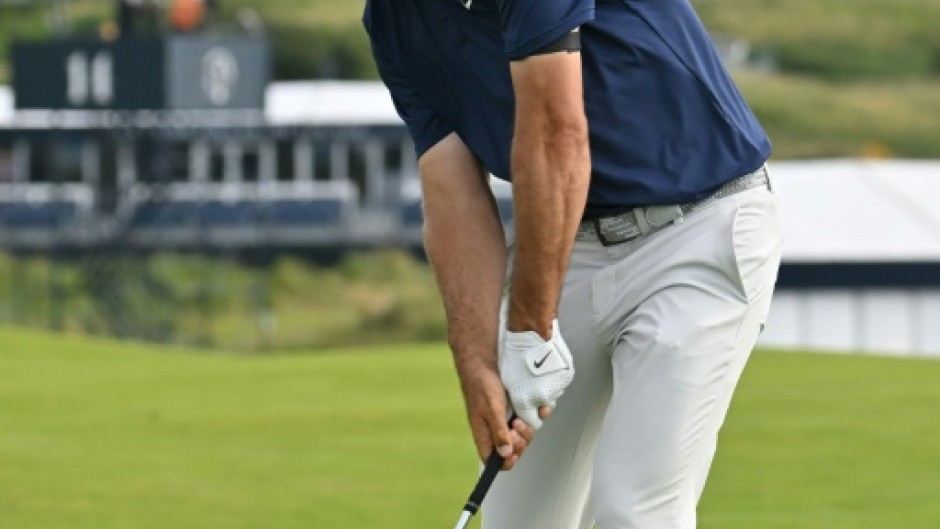 Scottie Scheffler responded to an eighth-hole double bogey with a birdie on the next green