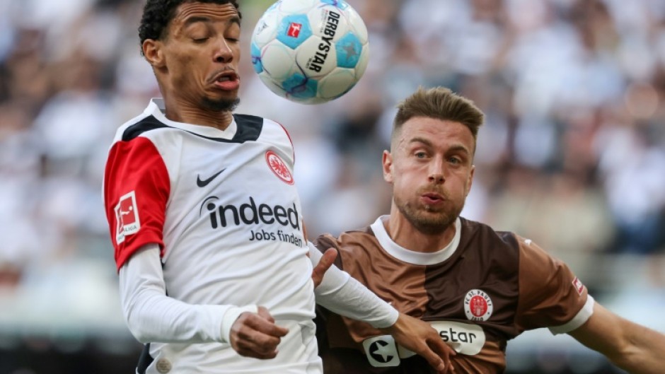 Eintracht Frankfurt striker Hugo Ekitike (L) is reportedly set to join Liverpool