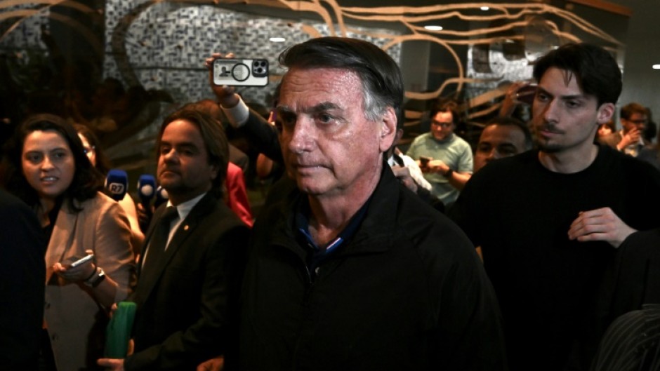 Former Brazilian president Jair Bolsonaro (C) made the speech at Congress, but did not post it from his own social media accounts