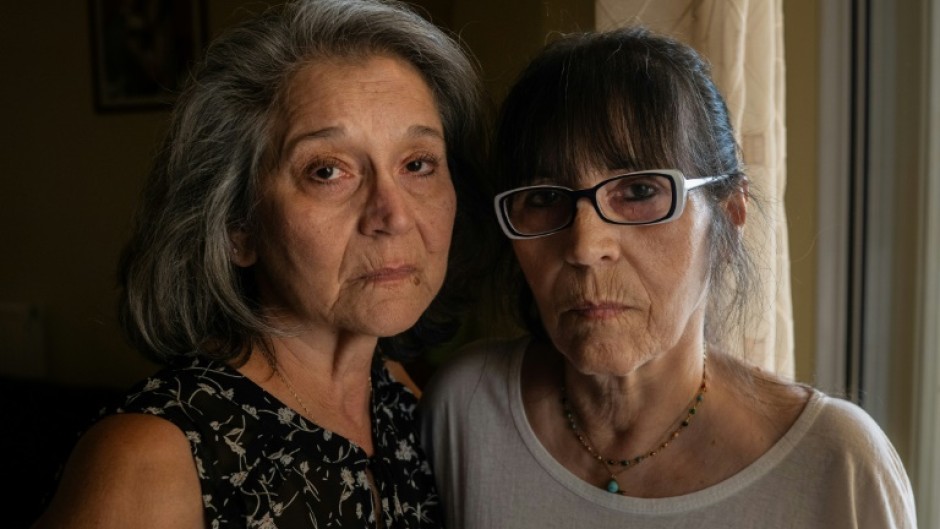 Robyn Bedell Zalewa and her sister Sophia communicate through an online translator tool