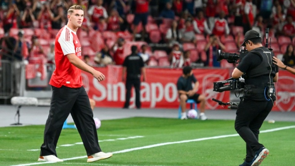 Viktor Gyokeres walks on the field before the match against Newcastle in Singapore