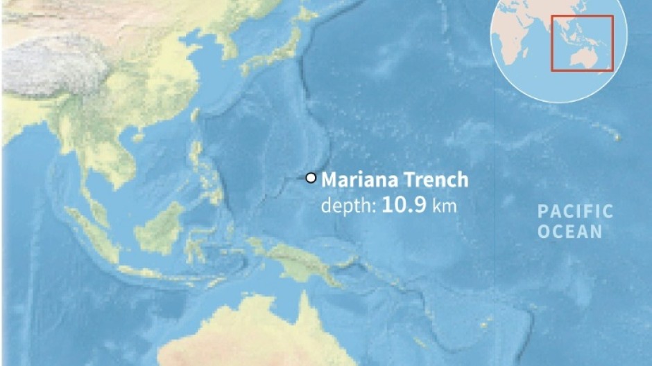 A Chinese submersible has found creatures thriving at nearly 10 kilometres below sea level in the Mariana Trench