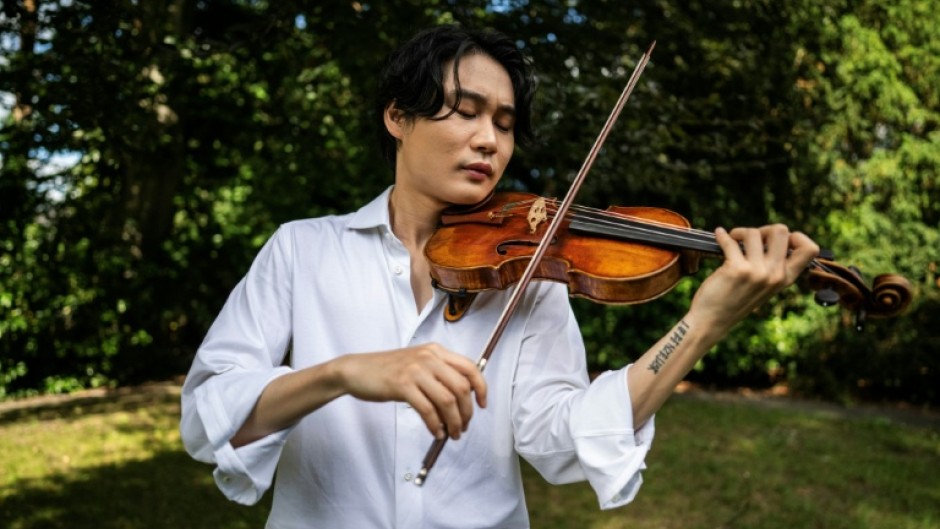 South Korean violinist Inmo Yang plays the 300-year-old "Carrodus violin", one of the most valuable in the world, which will be played for the first time as part of the BBC Proms in London by South Korean violinist Inmo Yan
