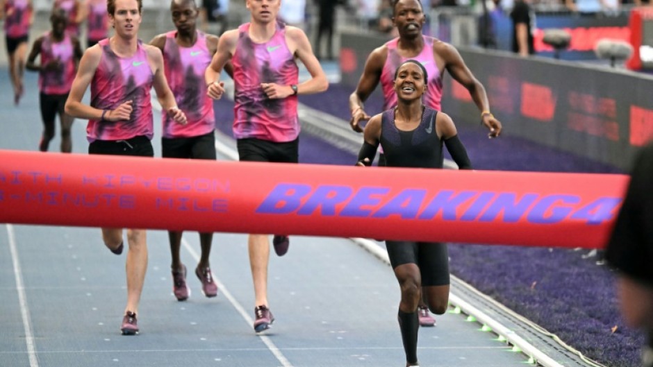 Faith Kipyegon came up short in her attempt to become the first woman to break four minutes for the mile